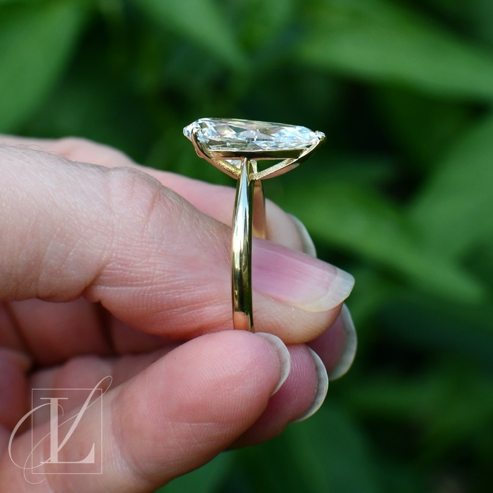 Like New, 4.44 CT Lab Grown Pear Diamond in 14K Yellow Gold with IGI Report - Picture 3 of 8